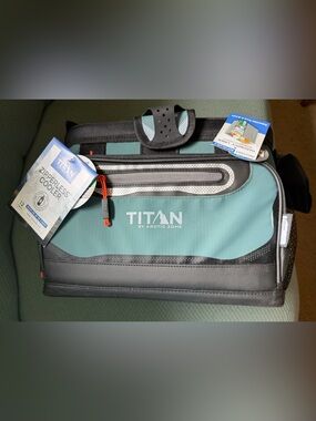 Titan Zipperless Hardbody Cooler in Teal and Black 16qt